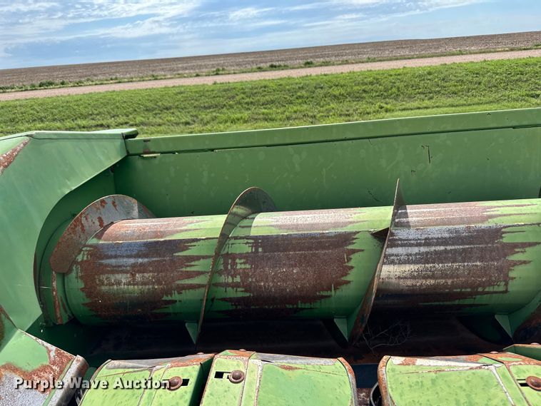 image for item OL9640 John Deere 853A all-crop head