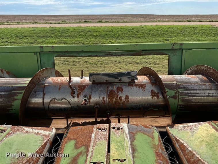 image for item OL9640 John Deere 853A all-crop head