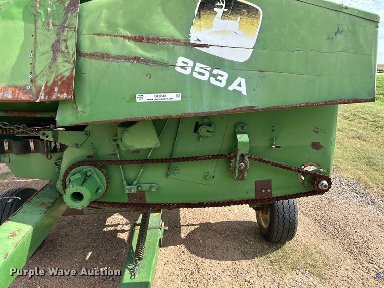 image for item OL9640 John Deere 853A all-crop head