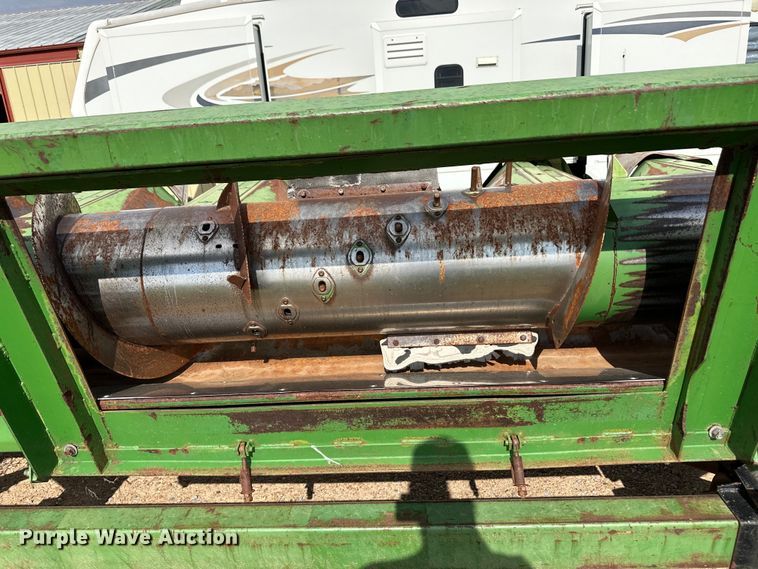 image for item OL9640 John Deere 853A all-crop head