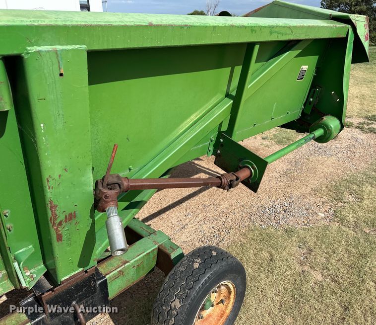 image for item OL9640 John Deere 853A all-crop head