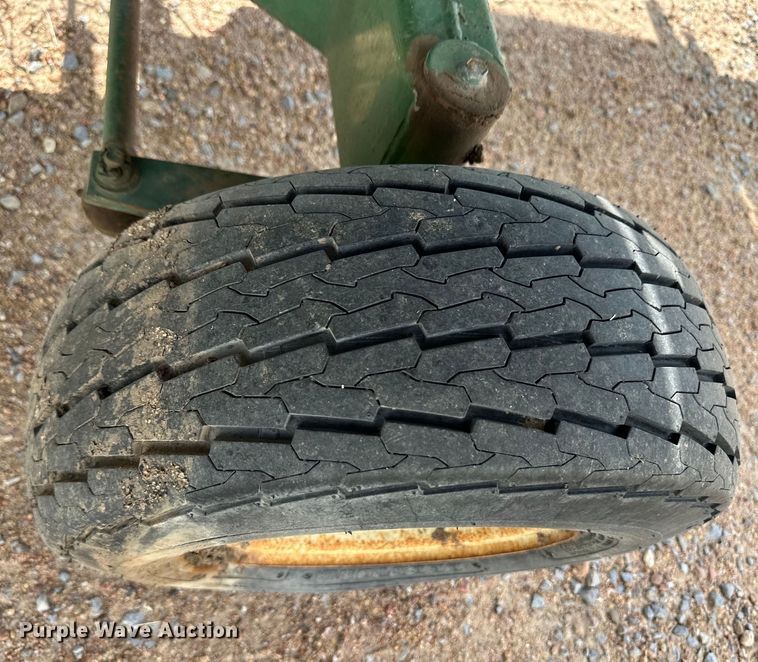 image for item OL9640 John Deere 853A all-crop head