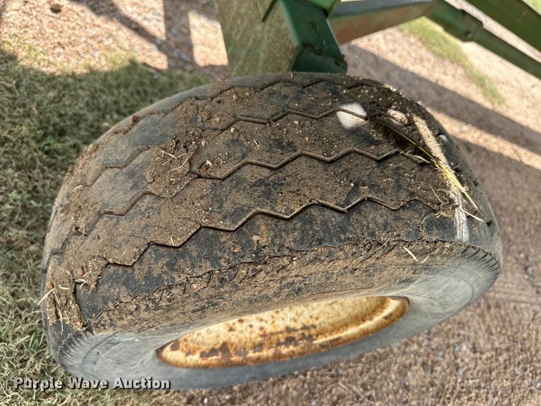 image for item OL9640 John Deere 853A all-crop head