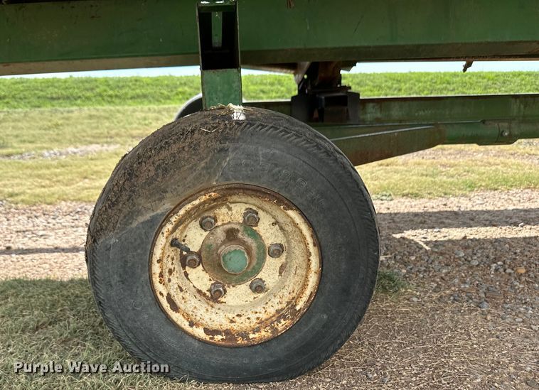 image for item OL9640 John Deere 853A all-crop head