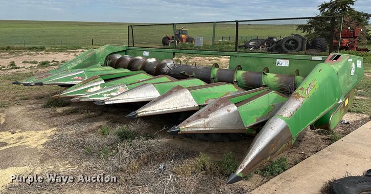 image for item OL9642 John Deere 853A all-crop head