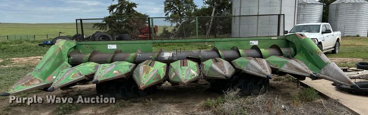 image for item OL9642 John Deere 853A all-crop head