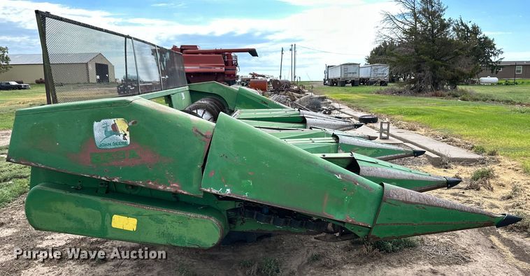 image for item OL9642 John Deere 853A all-crop head