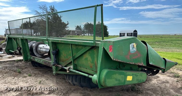 image for item OL9642 John Deere 853A all-crop head