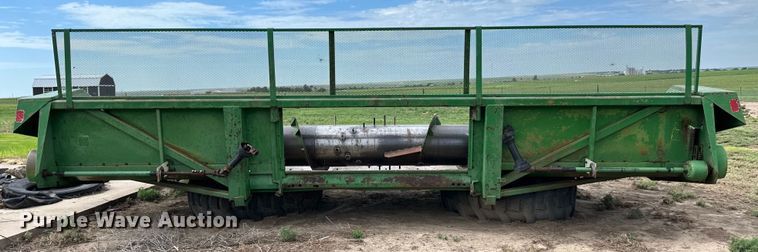 image for item OL9642 John Deere 853A all-crop head