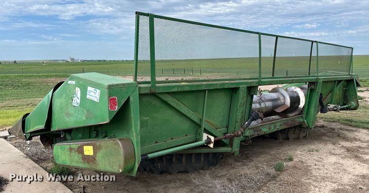 image for item OL9642 John Deere 853A all-crop head