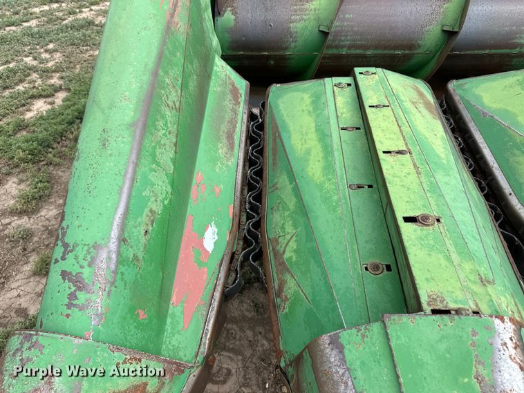 image for item OL9642 John Deere 853A all-crop head