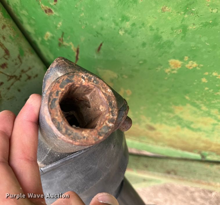 image for item OL9642 John Deere 853A all-crop head