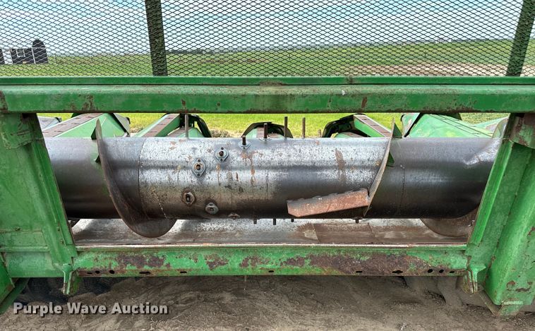 image for item OL9642 John Deere 853A all-crop head