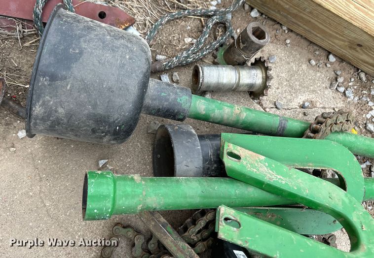 image for item OL9642 John Deere 853A all-crop head