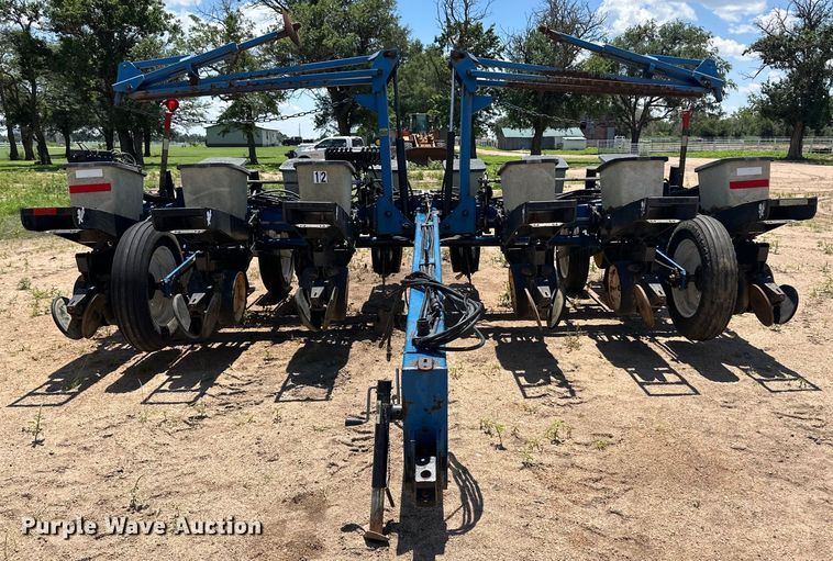 image for item OL9686 Kinze 2600 no-till planter