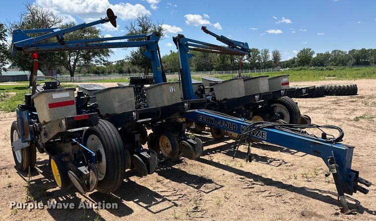 image for item OL9686 Kinze 2600 no-till planter