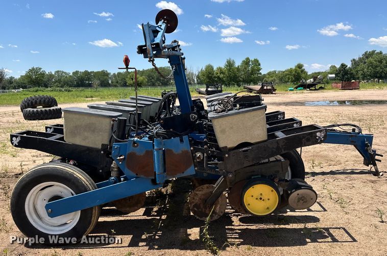 image for item OL9686 Kinze 2600 no-till planter
