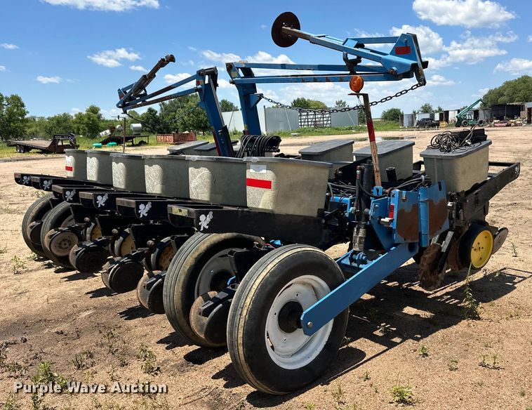 image for item OL9686 Kinze 2600 no-till planter