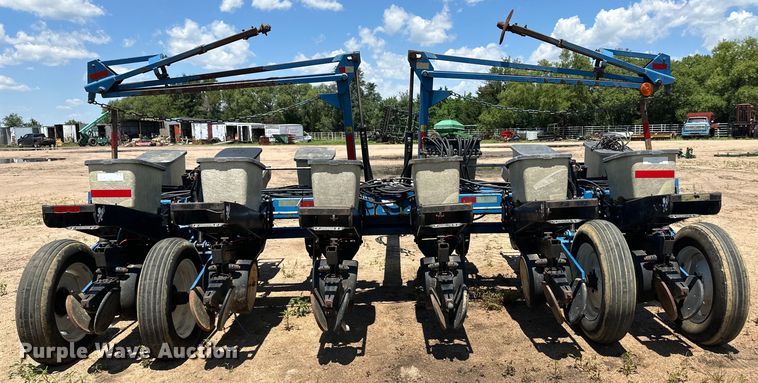 image for item OL9686 Kinze 2600 no-till planter