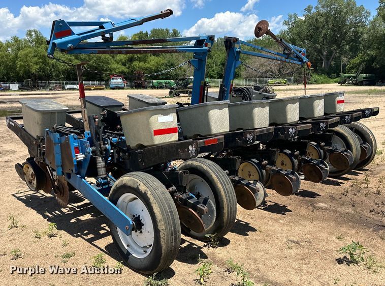image for item OL9686 Kinze 2600 no-till planter