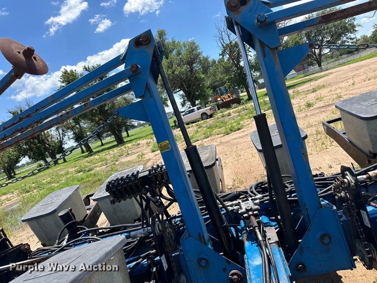 image for item OL9686 Kinze 2600 no-till planter