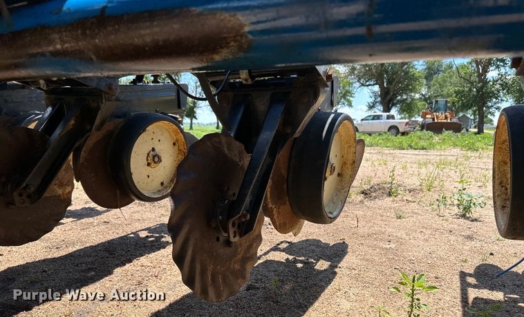 image for item OL9686 Kinze 2600 no-till planter