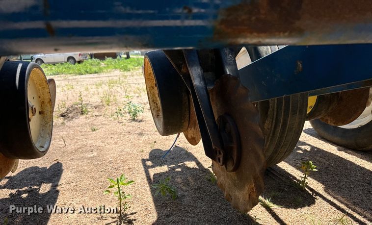 image for item OL9686 Kinze 2600 no-till planter