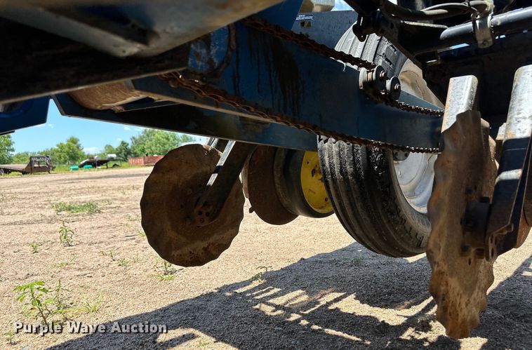 image for item OL9686 Kinze 2600 no-till planter