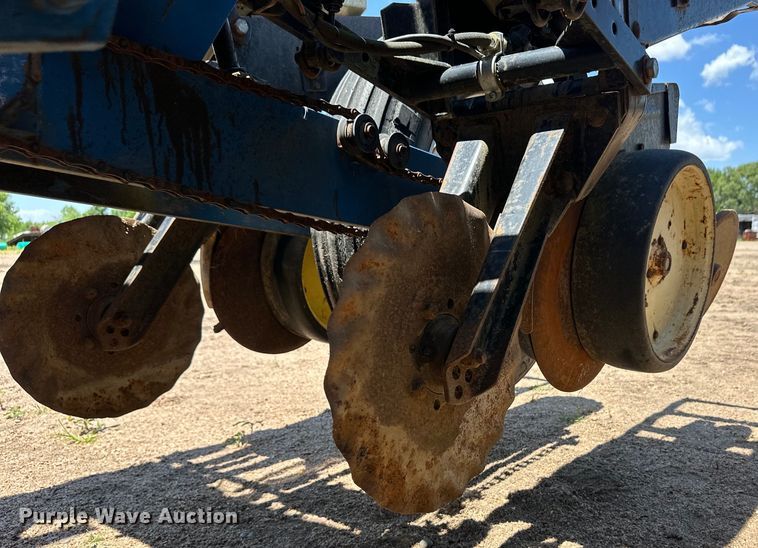 image for item OL9686 Kinze 2600 no-till planter