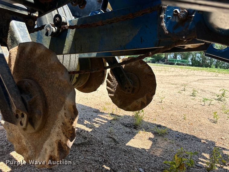 image for item OL9686 Kinze 2600 no-till planter