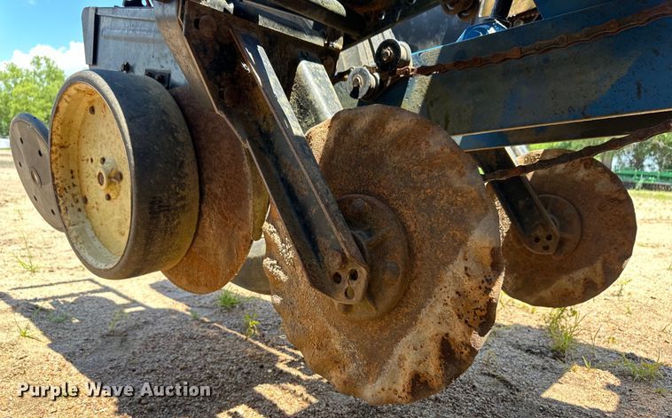 image for item OL9686 Kinze 2600 no-till planter