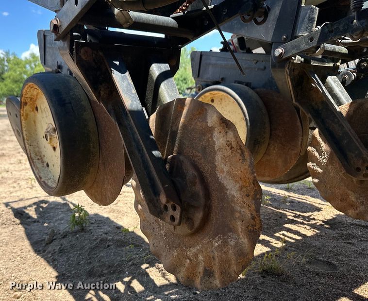 image for item OL9686 Kinze 2600 no-till planter