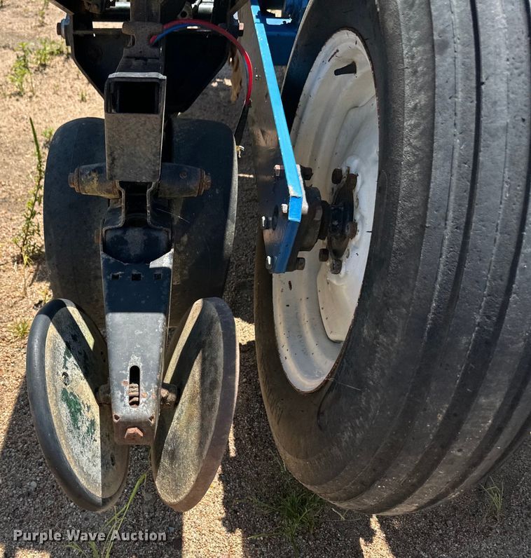 image for item OL9686 Kinze 2600 no-till planter