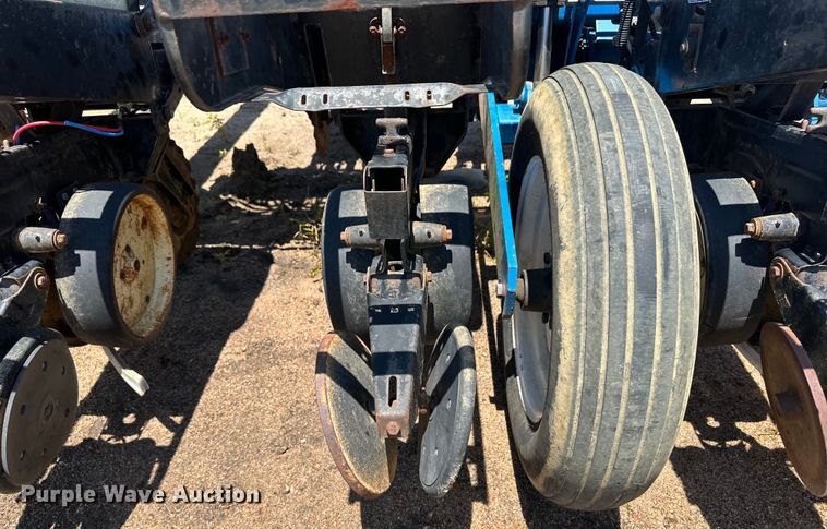 image for item OL9686 Kinze 2600 no-till planter