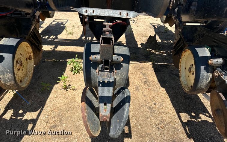 image for item OL9686 Kinze 2600 no-till planter