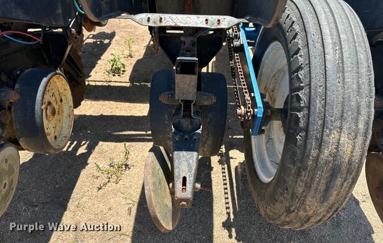 image for item OL9686 Kinze 2600 no-till planter