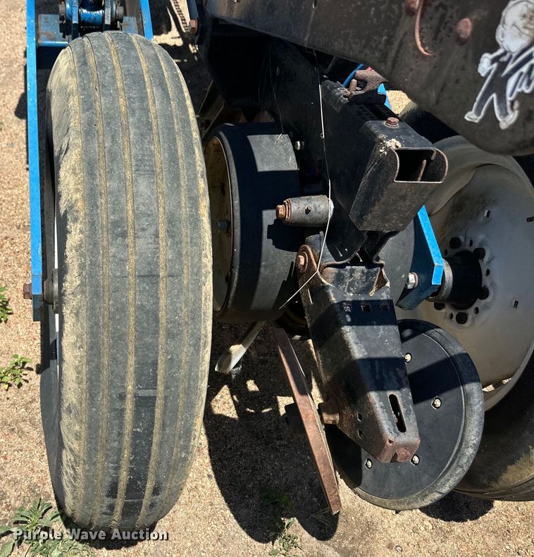 image for item OL9686 Kinze 2600 no-till planter