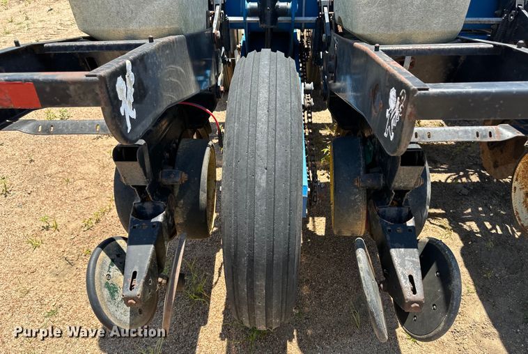 image for item OL9686 Kinze 2600 no-till planter