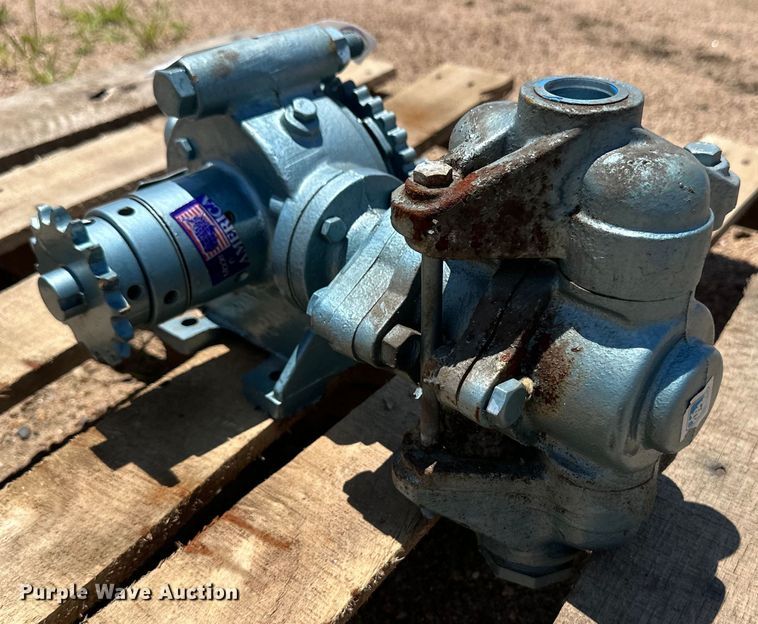 image for item OL9689 John Blue liquid fertilizer pump