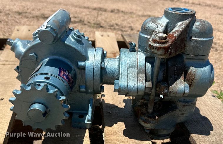 image for item OL9689 John Blue liquid fertilizer pump