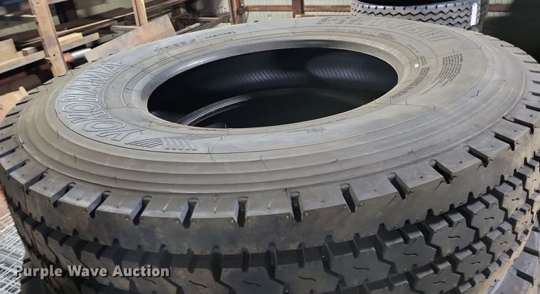 image for item DG0441 (8) 11R22.5 tires