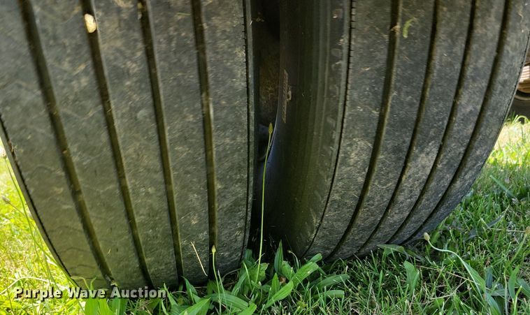 image for item DG0640 1992 Monroe car carrier trailer