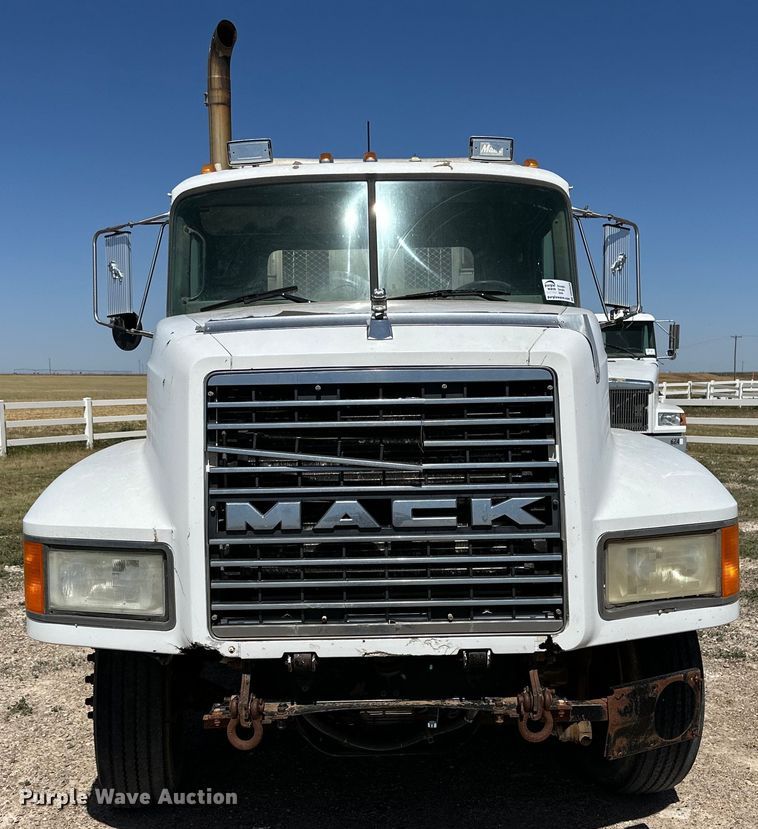 image for item DK6639 1998 Mack semi truck