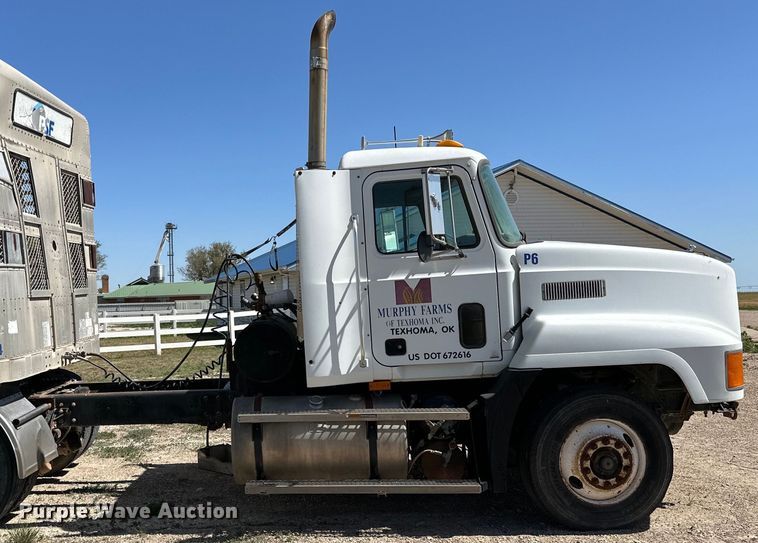 image for item DK6639 1998 Mack semi truck