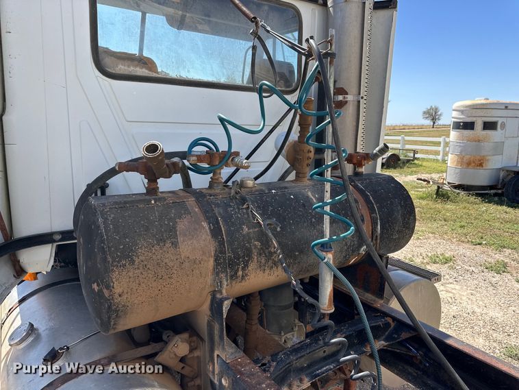 image for item DK6639 1998 Mack semi truck