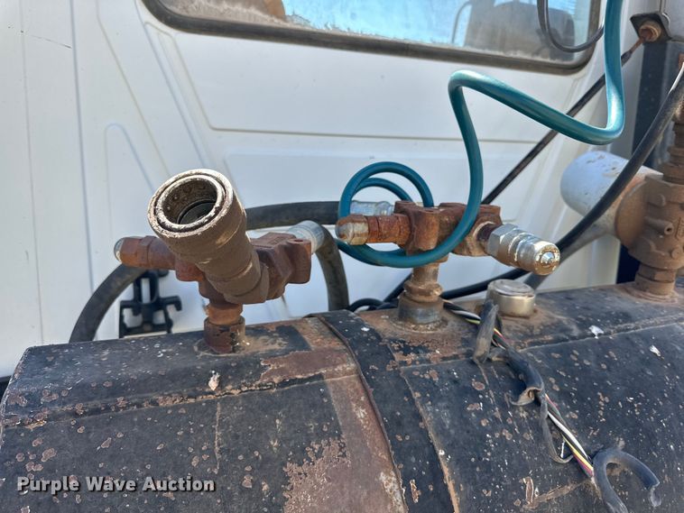 image for item DK6639 1998 Mack semi truck