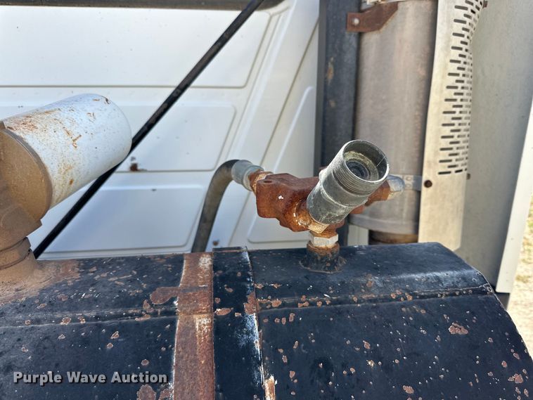 image for item DK6639 1998 Mack semi truck