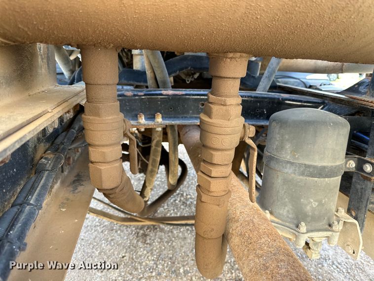 image for item DK6639 1998 Mack semi truck