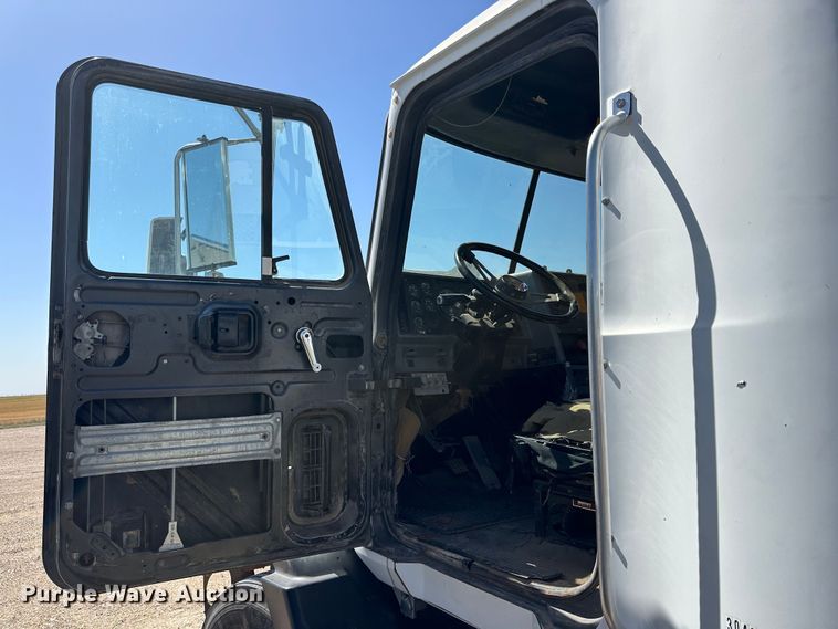 image for item DK6639 1998 Mack semi truck