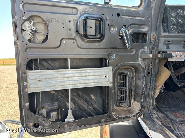 image for item DK6639 1998 Mack semi truck